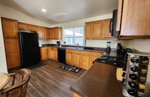McKinleyville House | Spacious 3-Bedroom Eucalyptus House
