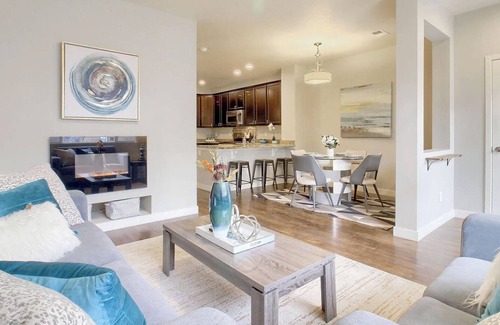 Twin Lakes House | Spacious 3 Bedroom,10 mins to downtown Denver, 25 mins to Boulder w/ WFH setup