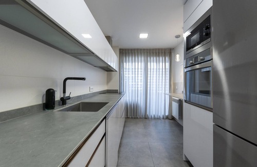 Las Acacias Apartment | Spacious 3-bedroom, 2-bathroom flat in Residential Complex with Swimming Pool, Paddle Tennis Madrid