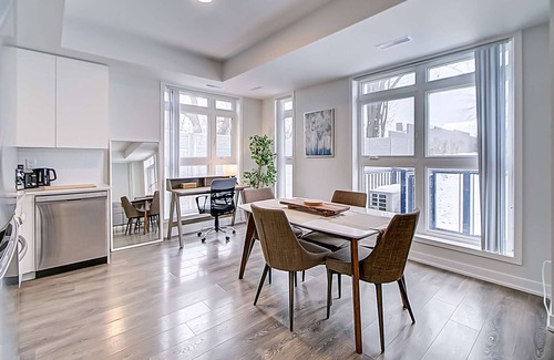 Toronto House | Spacious 3 Bedroom 3 BA near Yorkdale Mall