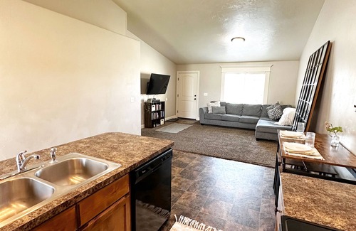 Ammon Condo | Spacious 3-Bedroom Ammon Condo with WiFi, AC, Full Kitchen & Modern Comforts