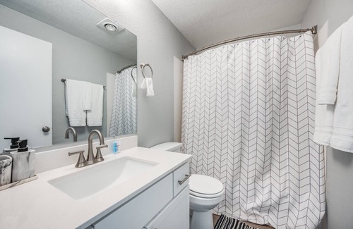 Puyallup Apartment | Spacious 3 Bedroom Apartment in Puyallup, WA | Ideal for Families & Groups