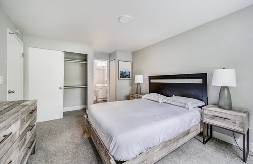 Puyallup Apartment | Spacious 3 Bedroom Apartment in Puyallup, WA | Ideal for Families & Groups