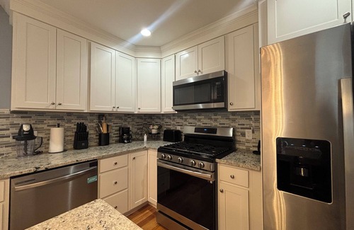 Bristol Apartment | Spacious 3-bedroom Apartment Near School!