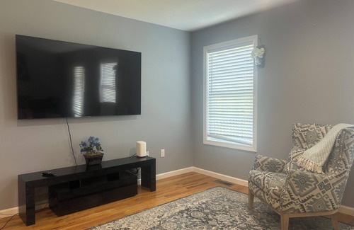 Bristol Apartment | Spacious 3-bedroom Apartment Near School!
