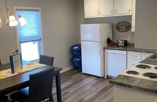New Denmark Apartment | Spacious 3-bedroom apartment; 20 mins to Green Bay, Lambeau Field & Resch Center