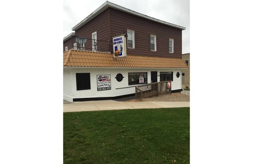 New Denmark Apartment | Spacious 3-bedroom apartment; 20 mins to Green Bay, Lambeau Field & Resch Center
