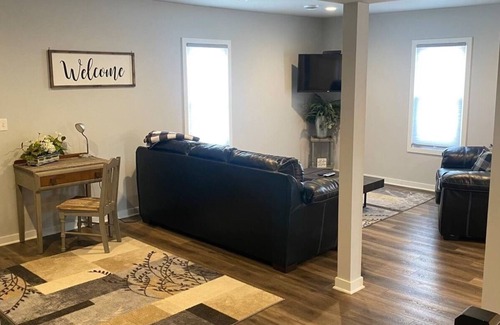 New Denmark Apartment | Spacious 3-bedroom apartment; 20 mins to Green Bay, Lambeau Field & Resch Center