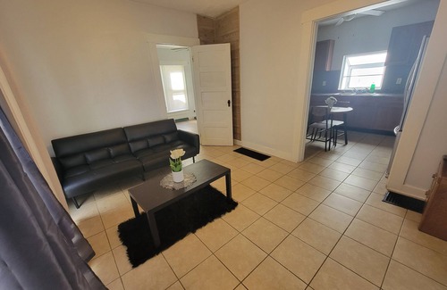 Dayton House | Spacious 3-bedroom apartment in Dayton