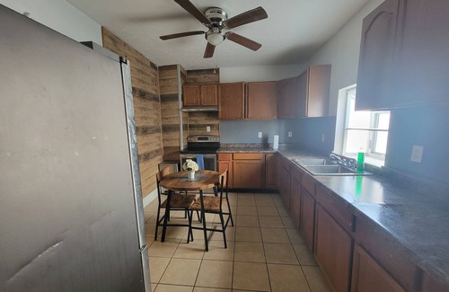 Dayton House | Spacious 3-bedroom apartment in Dayton