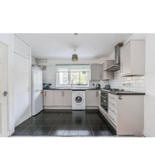 College Apartment | Spacious 3 bedroom - Crystal Palace