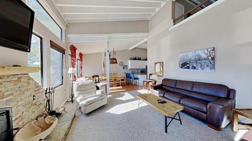 Mammoth Lakes Apartment | Spacious 3 Bedroom Condo with Loft!