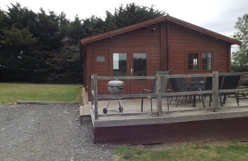Offenham Cabin | Spacious 3 bedroom cabin at Avonvale Holiday Lodge