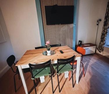 Larkhall Apartment | Spacious 3 Bedroom Flat In Stockwell