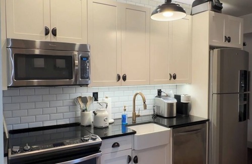 Crown Heights Apartment | Spacious 3-bedroom Full Apartment with WiFi in the heart of Brooklyn.