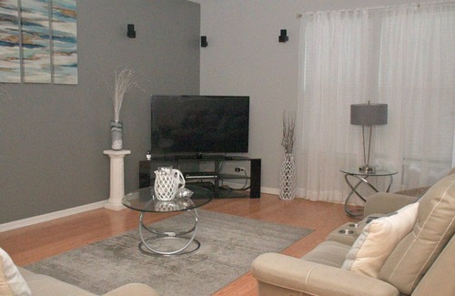 Streamwood House | Spacious 3 bedroom home with King bed/Queen bed. Fun game room and Theater room.