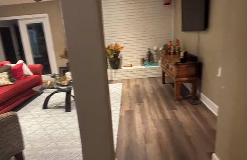 West Arlington House | Spacious 3-bedroom house with WiFi, POOL, and plenty of space for gatherings.