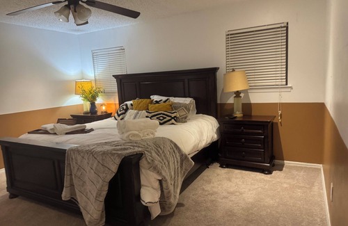 West Arlington House | Spacious 3-bedroom house with WiFi, POOL, and plenty of space for gatherings.