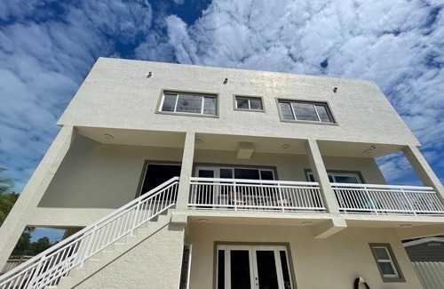 Twin Lakes House | Spacious 3 bedroom house with AC, WiFi in serene Key Largo