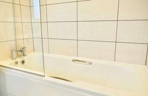Rushmoor District Apartment | Spacious 3 bedroom Home w Parking in Farnborough