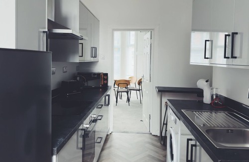 Newport House | Spacious 3-Bedroom Home in Newport