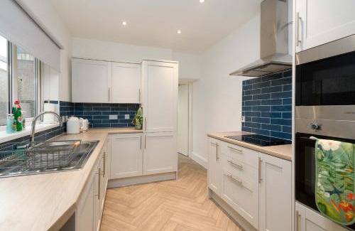 Skewen House | Spacious 3 Bedroom Home in Central Skewen