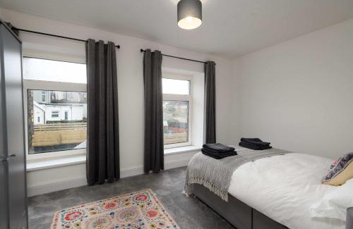 Skewen House | Spacious 3 Bedroom Home in Central Skewen