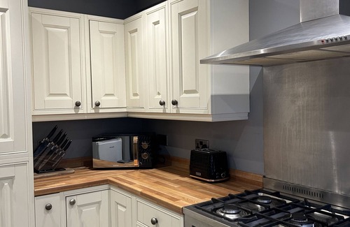 Crawley House | Spacious 3 bedroom House, Close to Gatwick