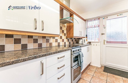 Wigan House | Spacious 3 Bedroom House in Wigan – Perfect for Contractors & Families