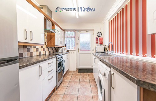Wigan House | Spacious 3 Bedroom House in Wigan – Perfect for Contractors & Families