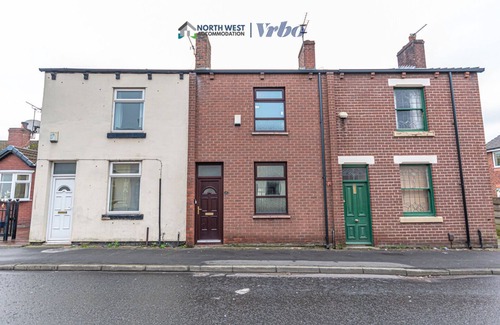 Wigan House | Spacious 3 Bedroom House in Wigan – Perfect for Contractors & Families