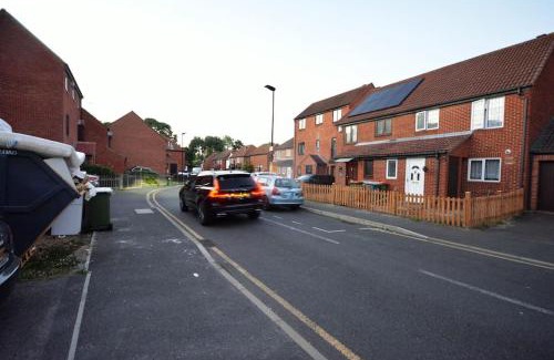 Custom House House | Spacious 3 Bedroom House in Beckton London