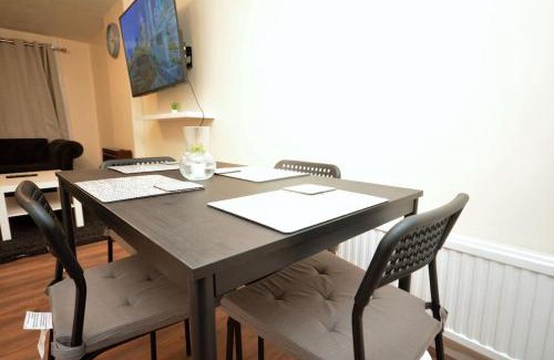 Custom House House | Spacious 3 Bedroom House in Beckton London