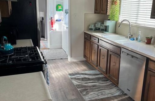 Harbor House | Spacious 3-bedroom House Central to all of SoCal