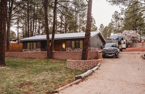 Ruidoso House | Spacious 3-bedroom house conveniently located in Ruidoso