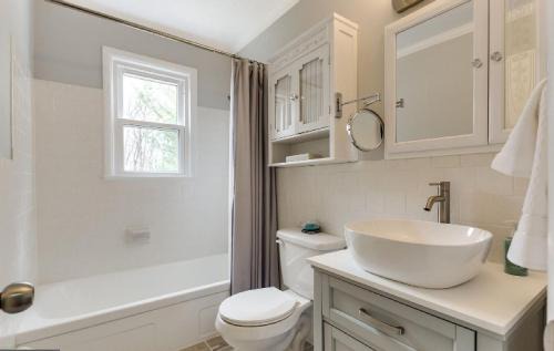 Groveton House | Spacious 3-Bedroom Modern Home Near Old Town Alexandria