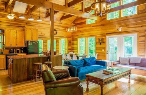 Hot Springs Cabin | Spacious 3 Bedroom Cabin Plus One Bedroom Beekeeper Cabin Waterfalls AWD or 4WD recommended