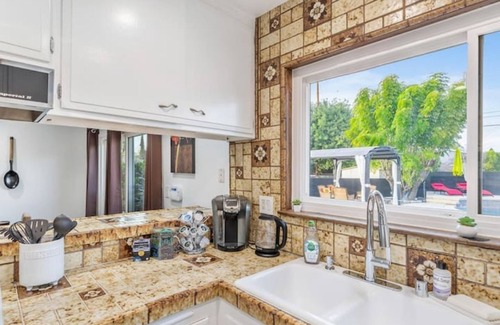 Warner Center House | Spacious 3 Bedroom Luxury Home With a Private Pool