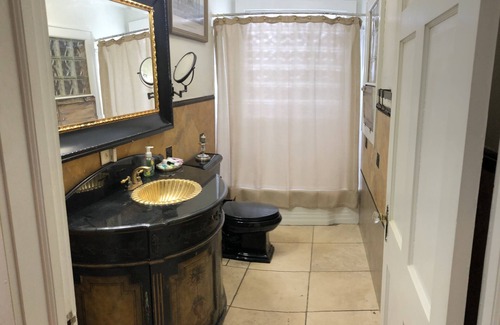 Mooresville House | Spacious 3 bedroom Cottage in Mooresville