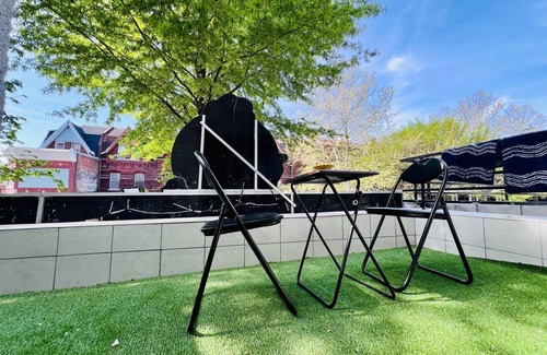 Spruce Hill Apartment | Spacious 3-bedroom apartment with AC, WiFi in marvelous Philadelphia