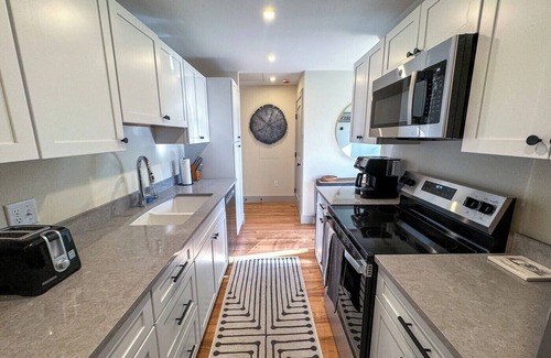 Stockbridge Apartment | Spacious 3-bedroom apartment with WiFi, AC on Main Street Stockbridge