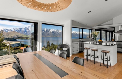 Fernhill House | Spacious 3-Bedroom Villa Close to Central Queenstown