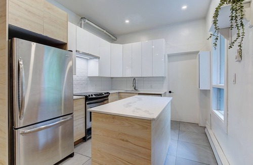 Sainte-Marie Apartment | Spacious 3 bedrooms in DT Montreal*