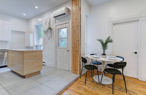 Sainte-Marie Apartment | Spacious 3 bedrooms in DT Montreal*