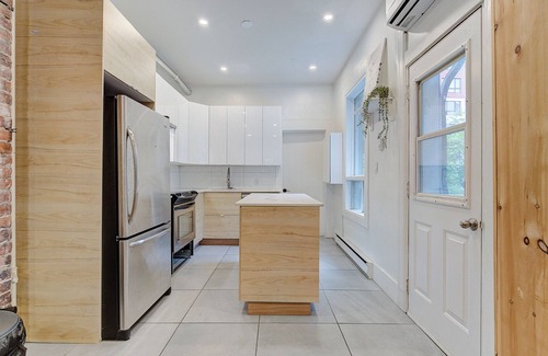 Sainte-Marie Apartment | Spacious 3 bedrooms in DT Montreal*