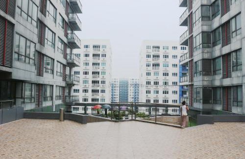 Barangay 76 Apartment | Spacious 3 Bedrooms with wifi access and pool near SM MOA Arena