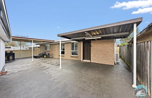 Fairfield East House | Spacious 3 Beds House with Parking in Fairfield