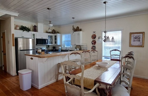 Lincoln Beach Cottage | Spacious 3-BR Bella Beach, Hot Tub, Master w/King
