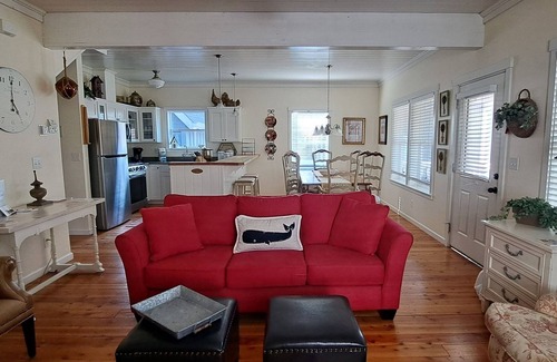 Lincoln Beach Cottage | Spacious 3-BR Bella Beach, Hot Tub, Master w/King