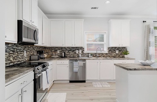 Union City House | Spacious 3 level house, 7bedrooms 4 baths in Union City
